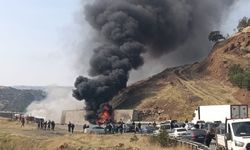 Duvara çarpan tır alevlere teslim oldu