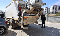 Elazığ’da temizlik görevlisi bulduğu 600 bin liralık çantayı sahibine ulaştırdı