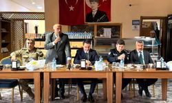 Şenkaya’da muhtarlar birlik ve beraberlik yemeğinde buluştu