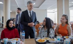 EBYÜ Rektörü Kuyrukluyıldız öğrencilerle bir araya geldi