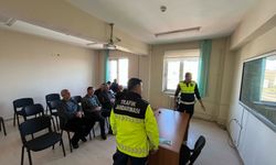 Akyaka’da okul servis şoförlerine trafik eğitimi verildi