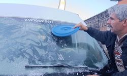 Kars eksi 6'yı gördü, araçların camları buz tuttu