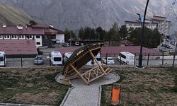 Hakkari’de yeni yapılan kamelya tahrip edildi