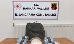 Şemdinli kırsalında taşlarla gizlenmiş çantadan uyuşturucu çıktı