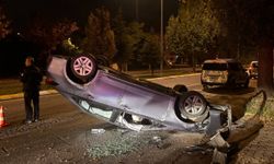 Erzincan’da devrilen otomobilin sürücüsü yaralandı