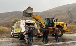 Tekman'da çöp kamyoneti kaza yaptı: 1 yaralı