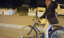 Yaşlı vatandaş Cumhuriyet konvoyuna bisikletiyle katıldı