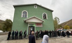 Tatvan’da hayırseverlerin desteğiyle yapılan cami ibadete açıldı