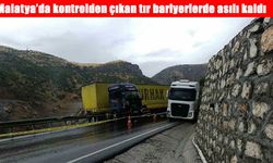 Malatya’da kontrolden çıkan tır bariyerlerde asılı kaldı
