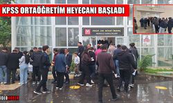 Muş’ta sağanak yağış altında KPSS maratonu