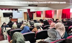 Tuşba Hüseyin Çelik Kız Anadolu İmam Hatip Lisesinde veli toplantısı yapıldı