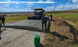 Susuz Kırçiçeği köyünde 1,5 kilometrelik beton yol çalışması başladı