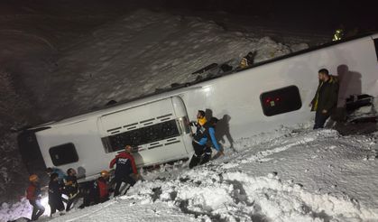 Bingöl'de yolcu otobüsü devrildi: 4 ölü, 30'dan fazla yaralı