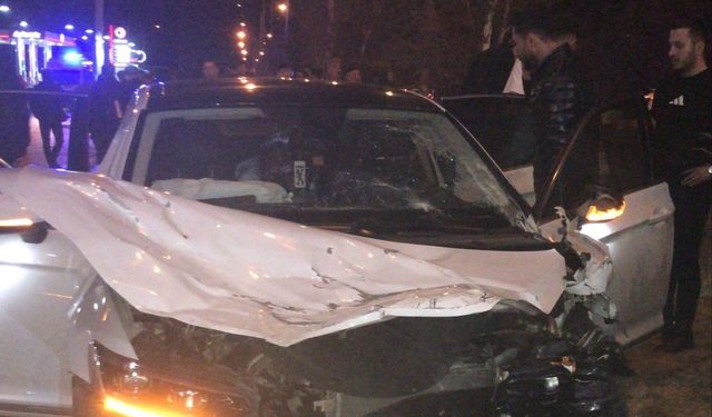Erzurum'da köprülü kavşakta feci kaza: 2’si ağır 6 yaralı