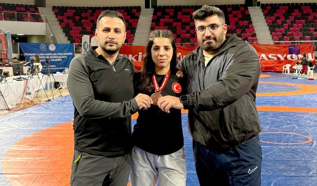 Hakkarili Güreşçi Şeyda Salim’den Türkiye Şampiyonasında gururlandıran bronz madalya başarısı