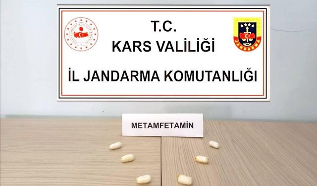 Kars’ta jandarmadan nefes kesen uyuşturucu operasyonu: İranlı kurye makatında 41 gram Metamfetaminle yakalandı