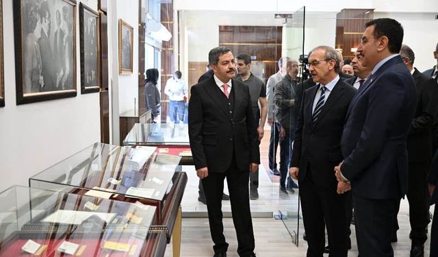 Turgut Özal, vefatının yıldönümünde adını taşıyan üniversitede anıldı: Malatya’da duygu dolu tören