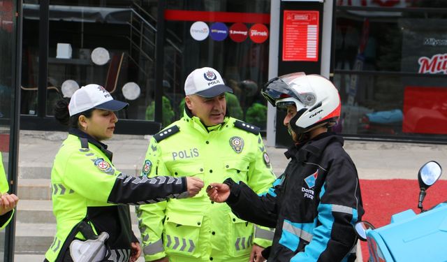 Hakkari’de motosiklet denetimleri sıklaştırıldı: Kurallara uymayan sürücülere uyarı yağdı