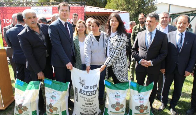 Erzincan’da çiftçilere milyonluk destek: tohum, fide ve fidan dağıtımıyla üretime güç katıldı
