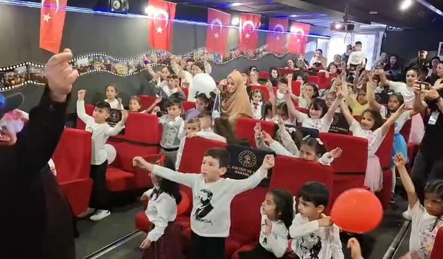 Tunceli’de öğrenciler gezen sinema ile sinema keyfini ayağında yaşadı