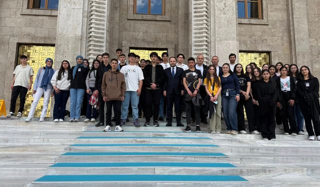 Ardahanlı öğrenciler TBMM’de: Vekil Kaan Koç’tan 23 Nisan’a özel misafirlik