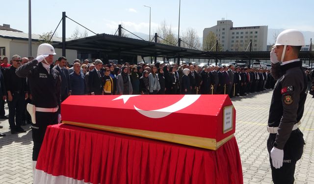 Malatya’da kalp krizi geçiren Komiser Göksel Özay törenle Elazığ’a uğurlandı