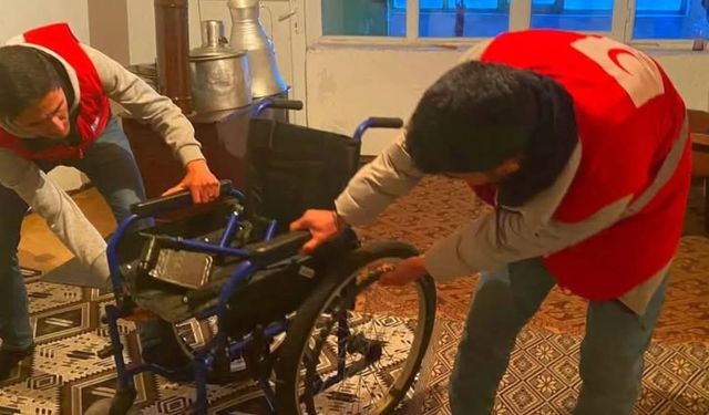 Yatalak hastaya umut oldular: Kızılay Diyadin şubesi, bağışçılarla birlikte hayatlara dokunuyor