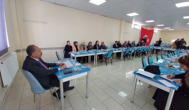 Aziziye Belediyesi’nden çocuk şenliği: Kırsal mahallelerdeki minikler doyasıya eğlendi