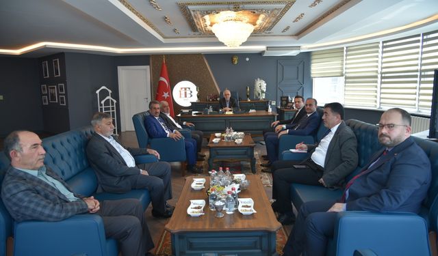 Elazığ’da zirai don felaketi masaya yatırıldı: Üreticiye destek arayışları hız kazandı
