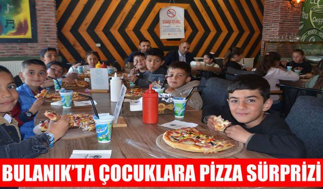 Bulanık’ta köyde eğitim gören çocuklara pizza sürprizi