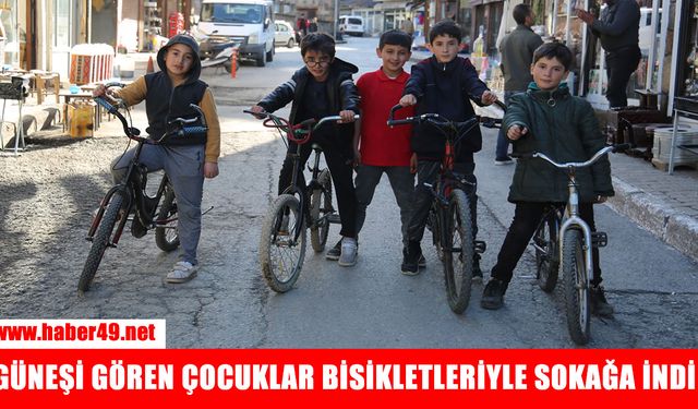 Muş’ta çocuklar bisikletleriyle sokakları şenlendirdi