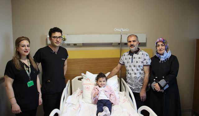 Elazığ’da 2 yaşındaki bebeğe kapalı yöntemle böbrek taşı ameliyatı: Süper mini PNL yöntemiyle büyük başarı