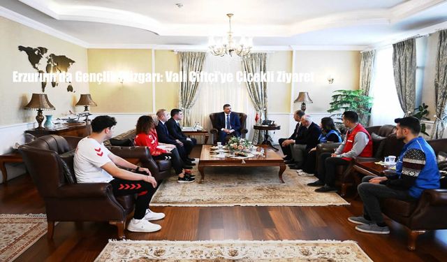 Erzurum’da Gençlik Rüzgarı: Vali Çiftçi’ye Çiçekli Ziyaret