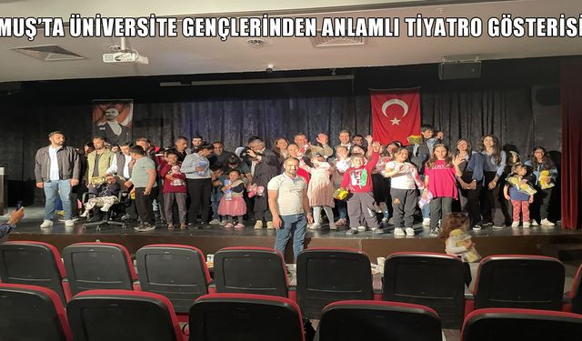 Malazgirt'te özel öğrenciler için sahne alan üniversiteliler, unutulmaz anlara imza attı