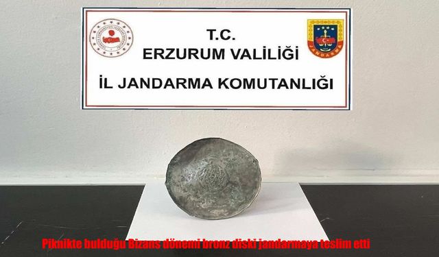 Erzurum’da piknik yapan vatandaş, Bizans dönemine ait bronz diski jandarmaya teslim etti