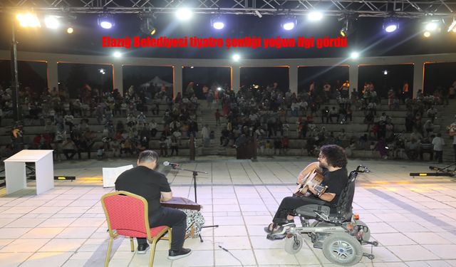 Elazığ’da gezici tiyatro şenliği renkli görüntülere sahne oldu