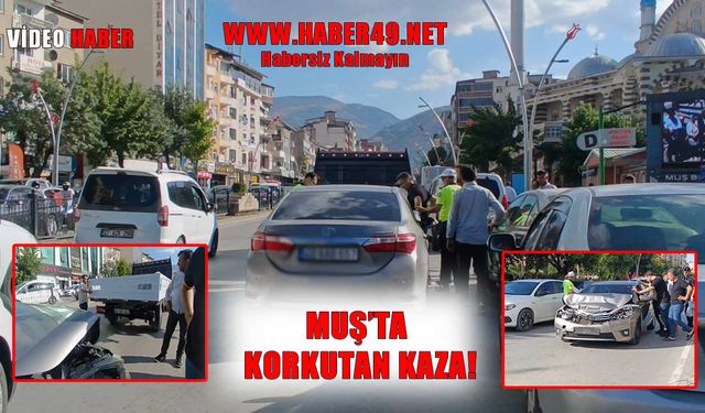 Muş İstasyon Caddesi’nde trafik kazası: Otomobil hurdaya döndü