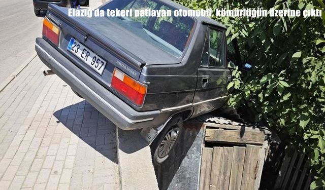 Elazığ’da lastiği patlayan otomobil kömürlüğün üzerine çıktı