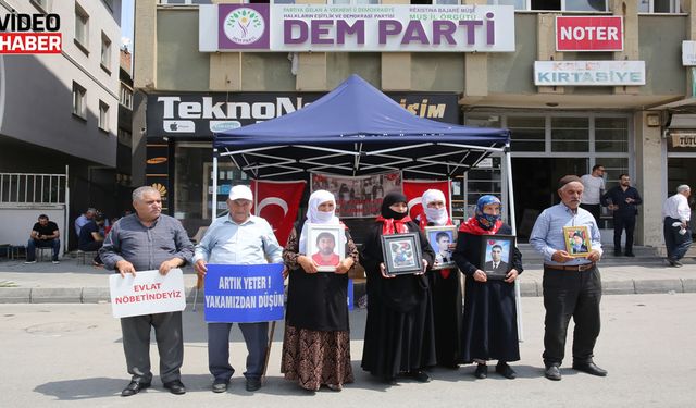 Muş’ta evlat nöbeti: “Dört gözle evlatlarımızı bekliyoruz”