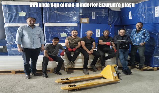 Erzurum’a Hollanda’dan getirilen uluslararası standartlardaki buz pisti minderleri teslim edildi