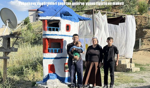 Yüksekova’da atık malzemelerden üç katlı gemi ve yunus figürlü ev maketi inşa edildi