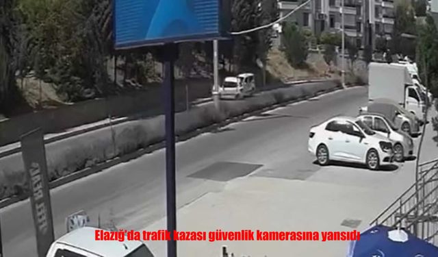 Direksiyon Hakimiyetini Kaybeden Otomobile Ticari Araç Çarptı