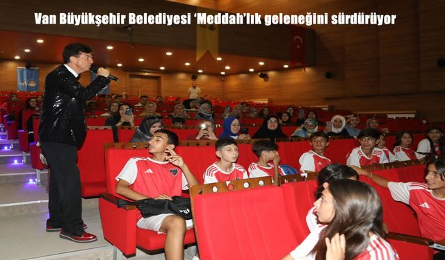 Van’da Meddah Geleneği Yeniden Hayat Buldu: Fatih Mühürdar Sahne Aldı