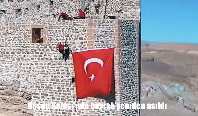 Hoşap Kalesi’nde Türk Bayrağı Yeniden Göklere Çekildi