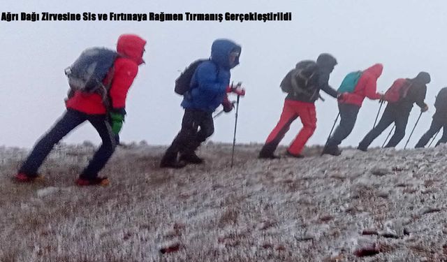Ağrı Dağı Zirvesine Sis ve Fırtınaya Rağmen Tırmanış Gerçekleştirildi