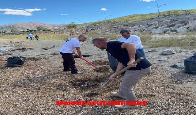 Van Gölü sahilinde temizlik seferberliği