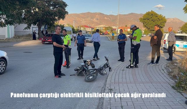 Erzincan’da Panelvanın Çarptığı Elektrikli Bisikletteki Çocuk Ağır Yaralandı