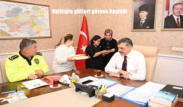 Down Sendromlu Çağla ve Elif, valilik makamında göreve başladı
