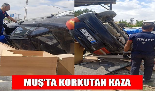 Muş’ta kaldırıma çarpan otomobil yan yattı