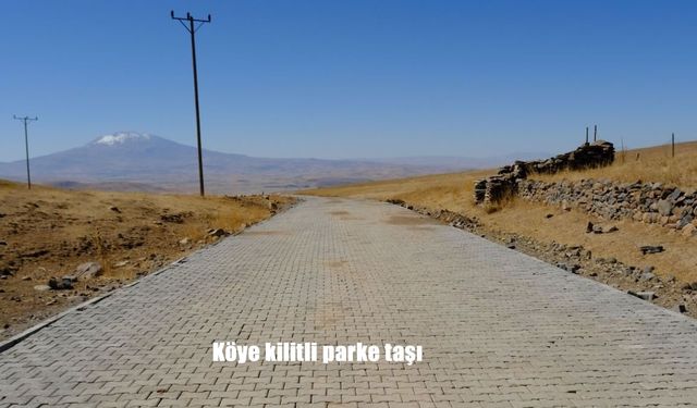 Köye kilitli parke taşı